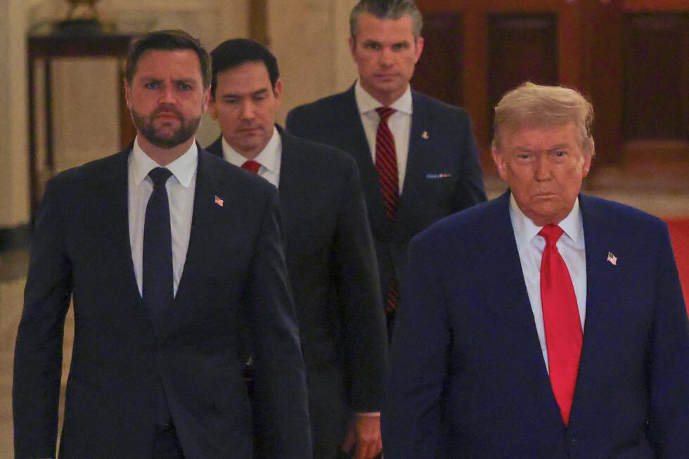 🚨| URGENTE: Ahora mismo el régimen terrorista de Irán está atacando activos Estadounidenses en Qatar, Irak, Bahréin y Kuwait. ⚠️ Espero que Donald Trump responda fulminando por completo al régimen de Irán.