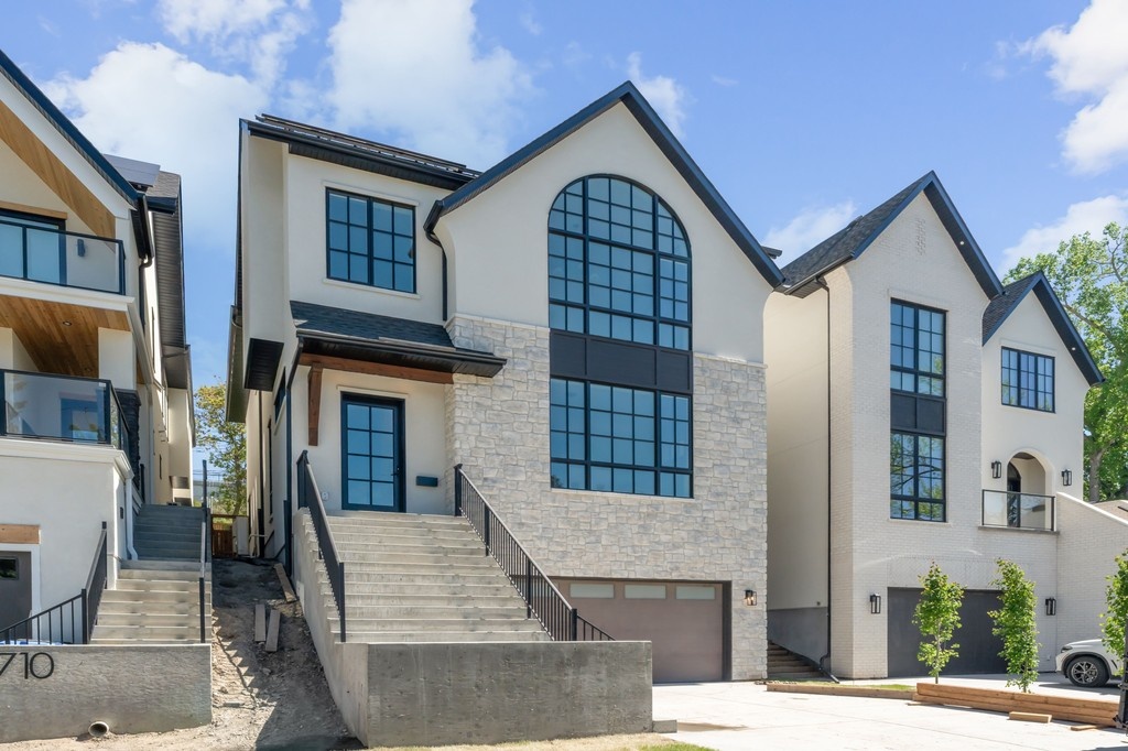SonaVisual's tweet photo. 🏡 Exterior &amp; Close-Ups⁠
⁠
Happy Monday, Sona Fam ☀️⁠
⁠
We’re excited to share this recent shoot of The Georgia by @homesbysorensen, a luxury Net Zero Energy home in Parkdale.⁠ https://t.co/z55PpXOwkX