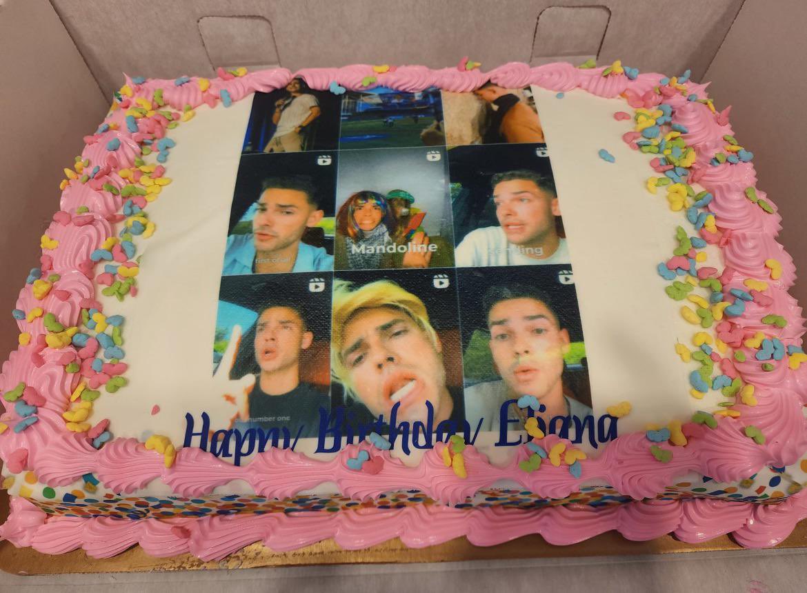 Someone made this cake for her friend 😂🙌