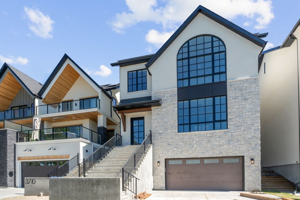 SonaVisual's tweet photo. 🏡 Exterior &amp; Close-Ups⁠
⁠
Happy Monday, Sona Fam ☀️⁠
⁠
We’re excited to share this recent shoot of The Georgia by @homesbysorensen, a luxury Net Zero Energy home in Parkdale.⁠ https://t.co/z55PpXOwkX