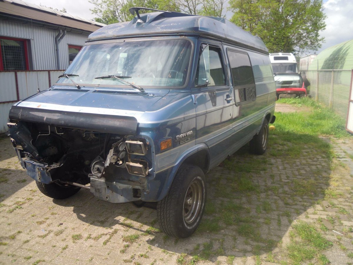 kim11673's tweet photo. @sentdefender Hoooo isnt he coming to Holland??? He has to get a flight here.... his car is here already https://t.co/vSbMKSKTAZ