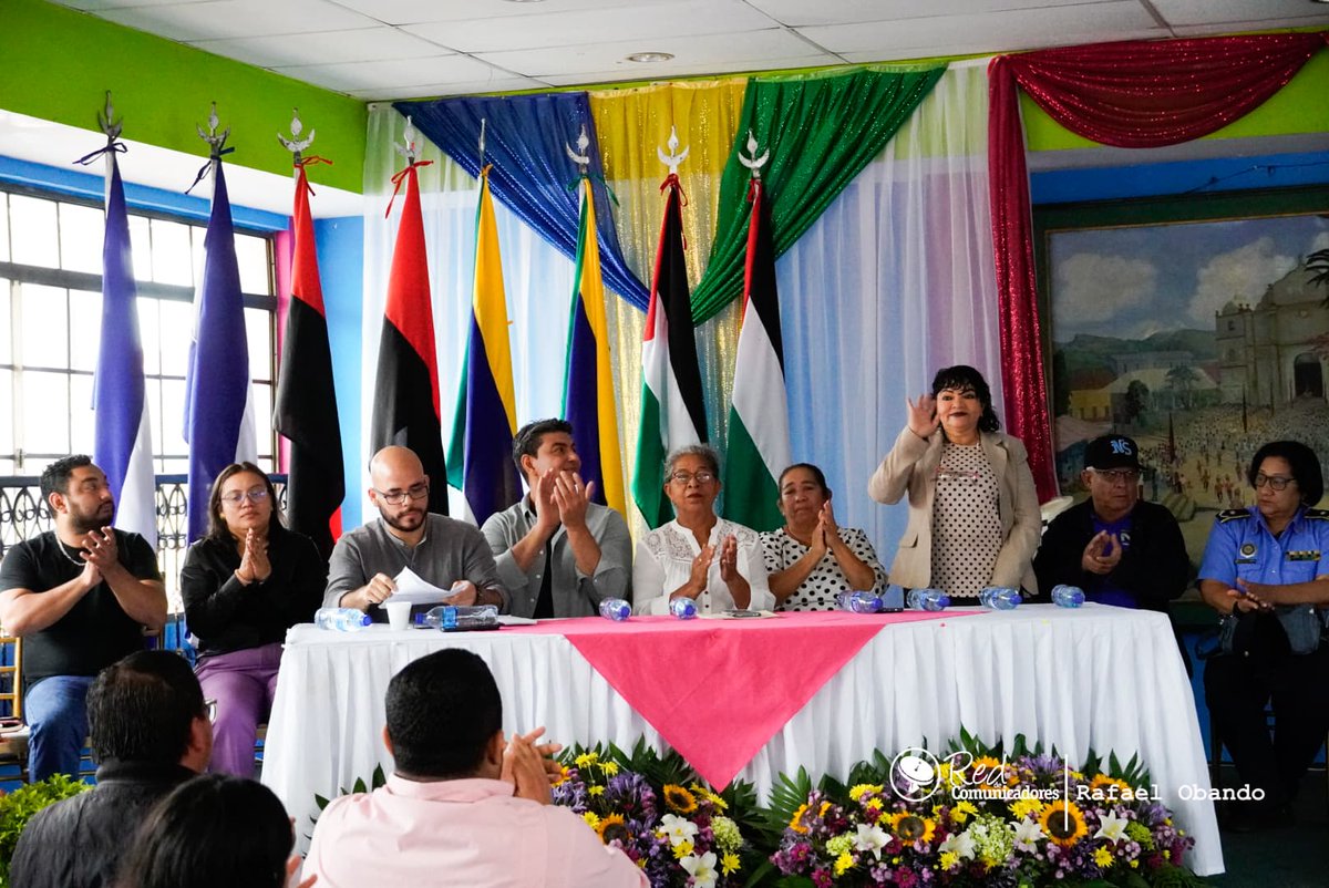 🔰¡Vibrante encuentro con Comunicadores Sandinistas del departamento de Boaco!
Intercambiamos ideas, fortalecimos la unidad y reafirmamos el compromiso de comunicar con amor, verdad y Revolución 📱❤️

#Nicaragua #SomosRed