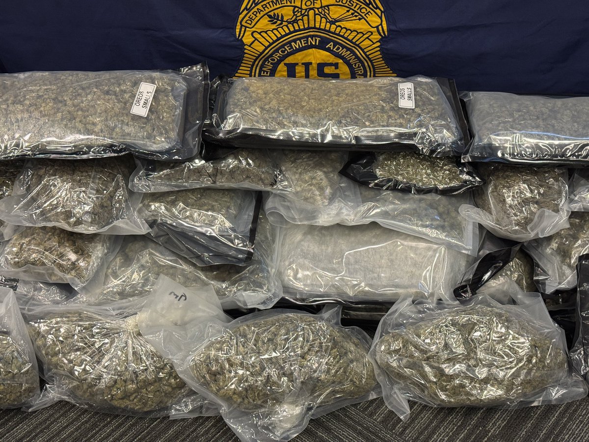 RealCoreyJames's tweet image. 🚨 Federal &amp;amp; state officials announce a major takedown of a NYC-based drug trafficking network—one of the largest recent cocaine seizures in NY history. Details from the DEA’s Albany office coming up on @SpecNews1Albany