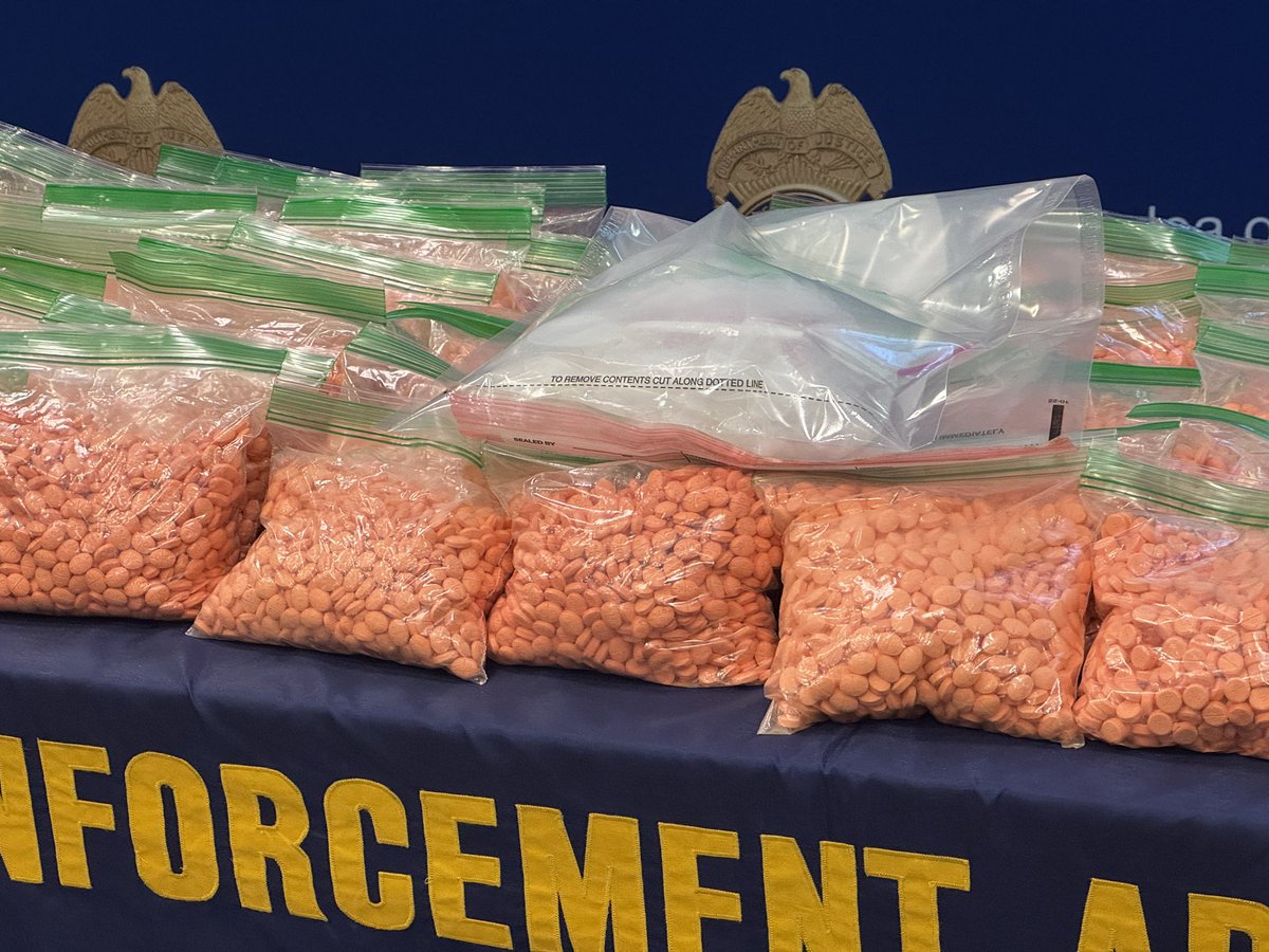RealCoreyJames's tweet image. 🚨 Federal &amp;amp; state officials announce a major takedown of a NYC-based drug trafficking network—one of the largest recent cocaine seizures in NY history. Details from the DEA’s Albany office coming up on @SpecNews1Albany