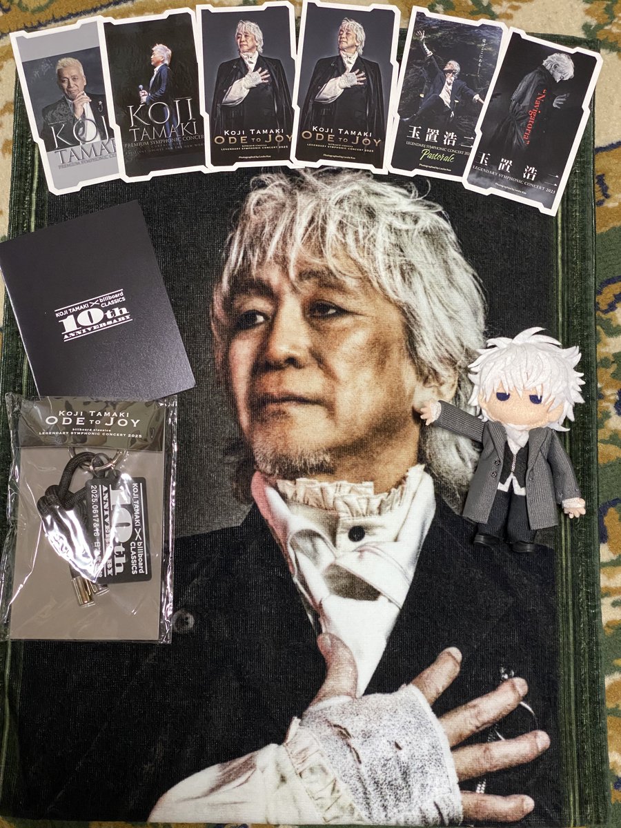 kuro_neko_0719's tweet photo. 武道館での戦利品💖
他に開眼ポスタ���も😍
ステッカーは3つ購入😁
ネットでコンプリートセット買うつもりだったんだけどなー
1人1セット販売なのに販売後数時間で完売とは😢
平日12:00に販売開始じゃ私同様仕事熱心なファンは皆さん買えてない☹️
再販希望🙏🏻🙏🏻
#玉置浩二
#日本武道館
#ode_to_joy https://t.co/VWtEGcD9xp