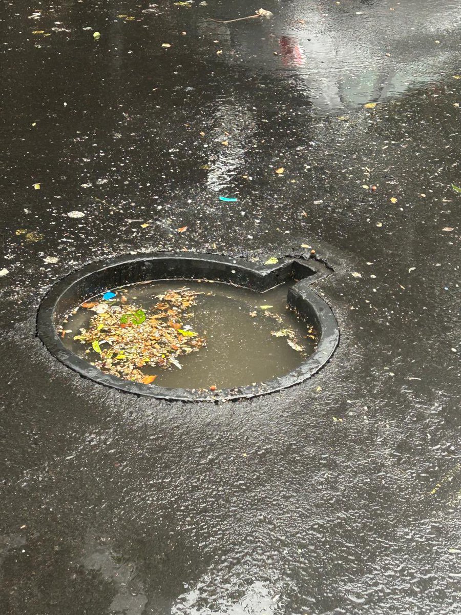 CiudActivos's tweet image. Atención @TlalpanAl @SGIRPC_CDMX @OVIALCDMX tapa de coladera botada debido a que está colapsada, urge desazolve. Esto ocurre con una lluvia ligera como la de hoy en Liorna 30 col NvaOtalCoapa. Circulen con precaución @NoticiasImagen @nmasforo @AztecaNoticias