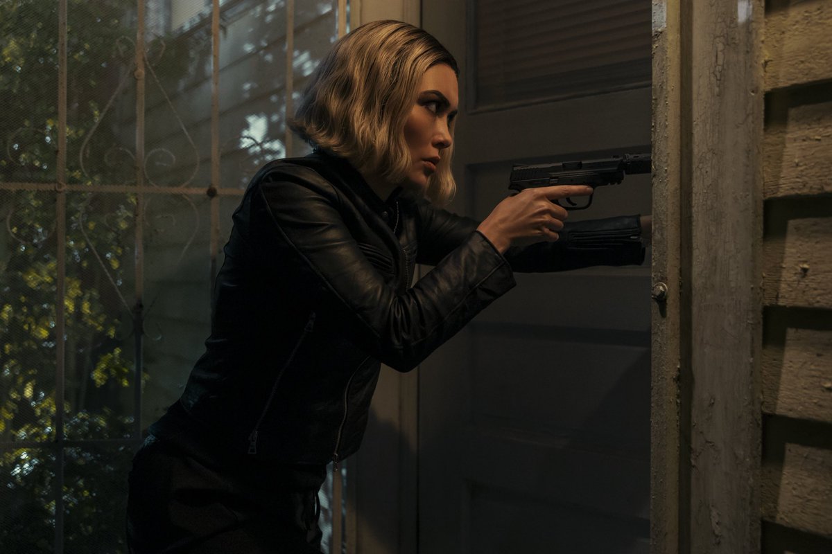 accountantmovie's tweet image. Anaïs forgot how to knock. #Accountant2, now streaming on Prime Video.