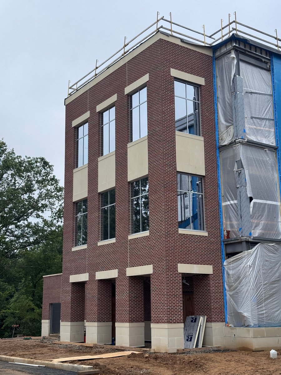 EDiSCompany's tweet image. 🏛️ Progress continues at the Wilmington University Law School! The structure is taking shape — getting one step closer to welcoming students for their first classes. 
#BuildingWhatMatters #WilmU #LawSchool