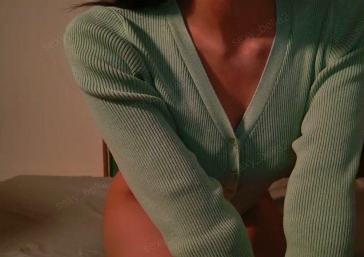 자다 깨서 발정나서 잠이 안오는 이슈로 위에 가디건만 살짝 걸치고 노팬으로 야노 댕겨올까 하는데 어때요?🫣