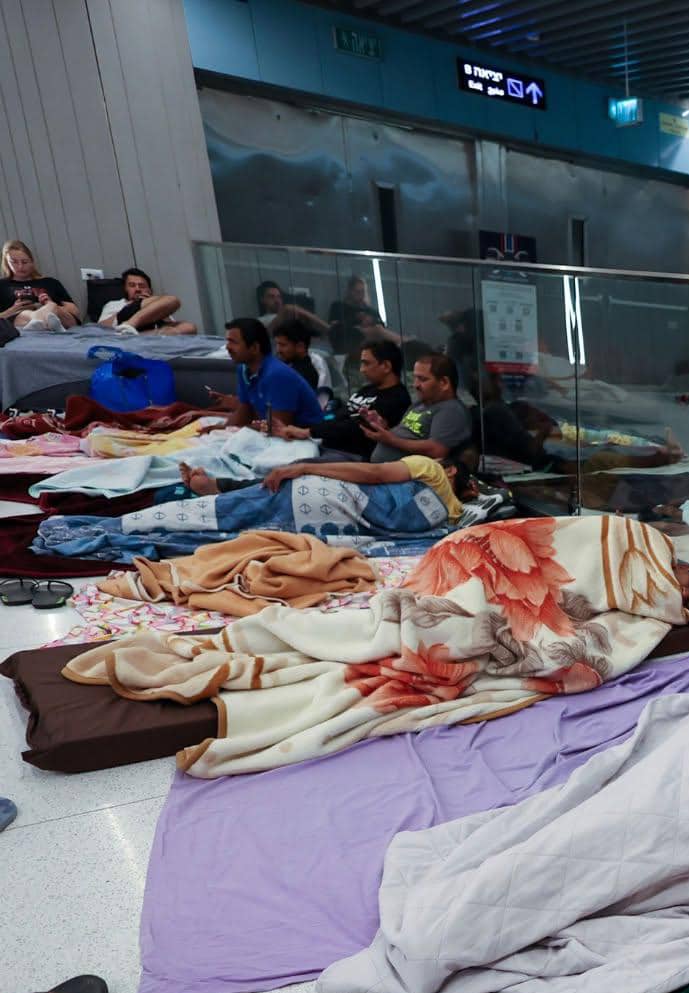 مشاهد جديده لما يحدث عندهم وفعالياتهم طلعوا ما يطيقوا بعضهم حتى 😂

جمعت لكم فيديوهات جديده تشرح وضعهم حتى الأجانب اللي عندهم عرفوا حقيقتهم🤣