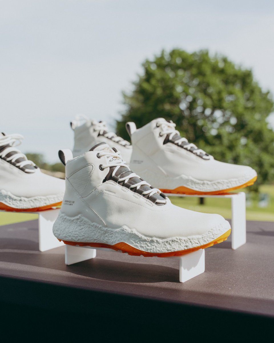 Hang it in the Louvre 😎 

📸 ECCO GOLF x @RandomGolfClub BIOM H5 collab.
