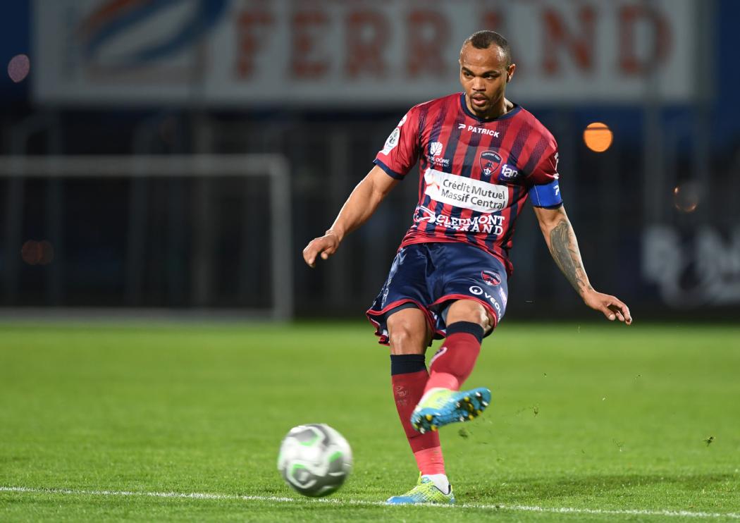 Football / Deux anciens joueurs du Clermont Foot au sein du groupe de l'UNFP Football Club lamontagne.fr/clermont-ferra…