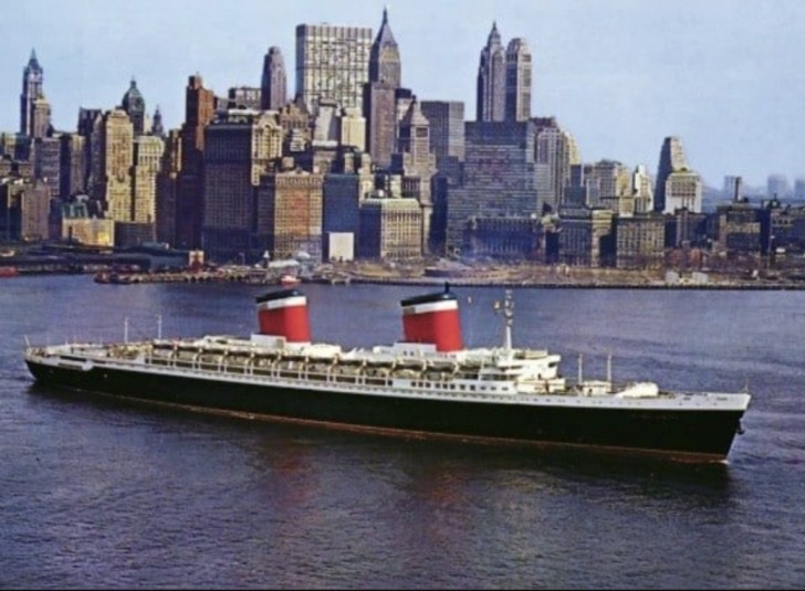 NauticalHistory's tweet image. ⚓️ #OnThisDay in 1951 ⚓️
The SS United States was launched.
She was built specifically to break the transatlantic speed record and still holds the record to this day.
🔊 Listen to The Mariner's Mirror Podcast episode on this iconic ship here:
snr.org.uk/the-mariners-m…
#history