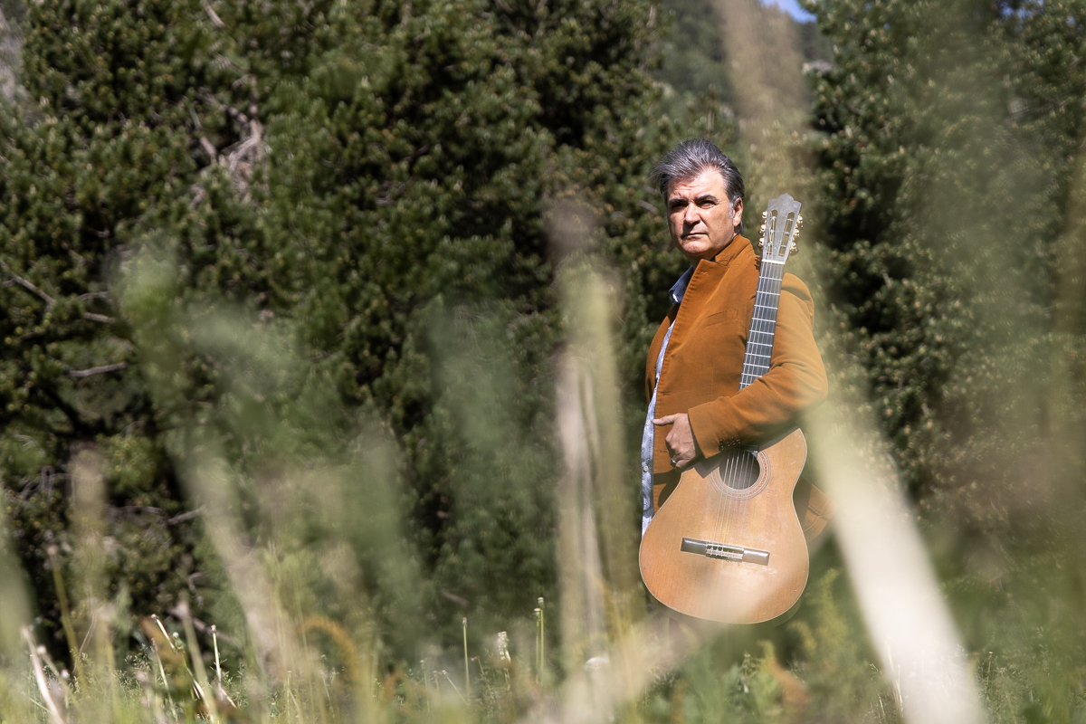 RSerrallet's tweet image. Habrá un silencio verde
todo hecho de guitarras destrenzadas
La guitarra es un pozo
con viento en vez de agua.

#guitarra #guitarraespañola #womencomposer #mujeresenlamusica #FYC #LatinGRAMMY