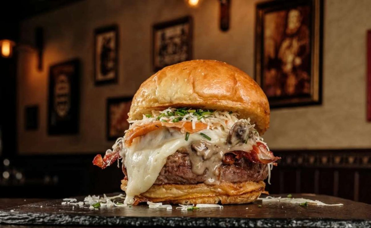 La batalla de las hamburguesas: cinco restaurantes de pueblos de Toledo aspiran a cocinar la mejor de España

encastillalamancha.es/castilla-la-ma…