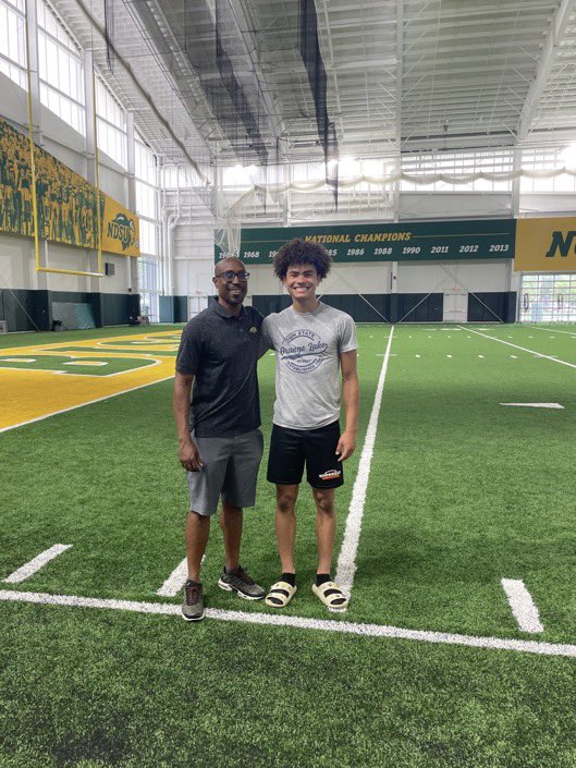 NDNextUp's tweet image. @NDSUfootball Recent Offers

•David Mack/WR, 6’ 170/ Moorhead, MN
@david1mack 

•Jett Feeney/QB, 6’2 195/ Moorhead, MN
@Jettfeeney3 

•Drew Kessel/TE, 6’7 205/Fargo, ND
@DrewKessel5 

•Jaxon Brown/ATH, 5’8 155/ Wayzata, MN
@JaxonBrown5908 

#NDSU #GoBison #RollHerd
