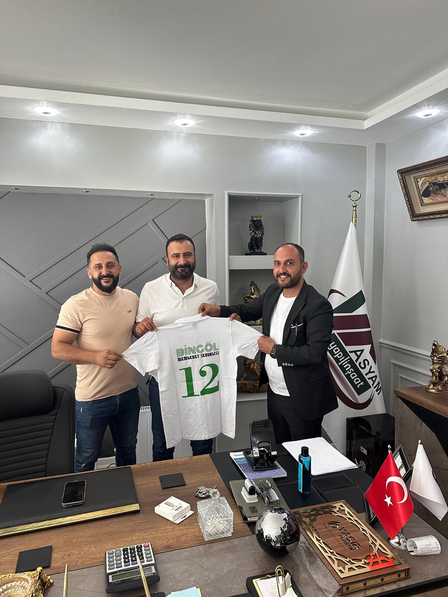 Bingöl Memleket Sevdalıları Derneği Olarak ;
Dernek Başkanımız Osman Topluk ilimizin İş insanı Memleket Sevdalısı  Asyam Yapı Şirket Sahibi  Harun Anşin'i İş yerinde Ziyaret  ederek hasbihâlde bulundu
Bizlere göstermiş olduğu ilgi ve alakalarından dolayı kendisine teşekkür eder.