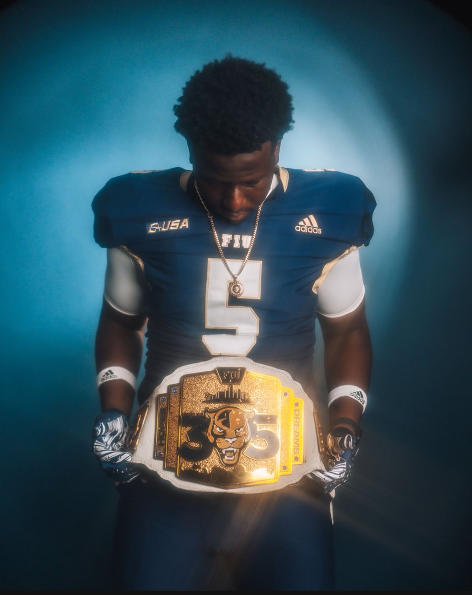 JudahDaniels98's tweet image. Amazing 1st visit at fiu Appreciate every coach involved hope to be back 🖤