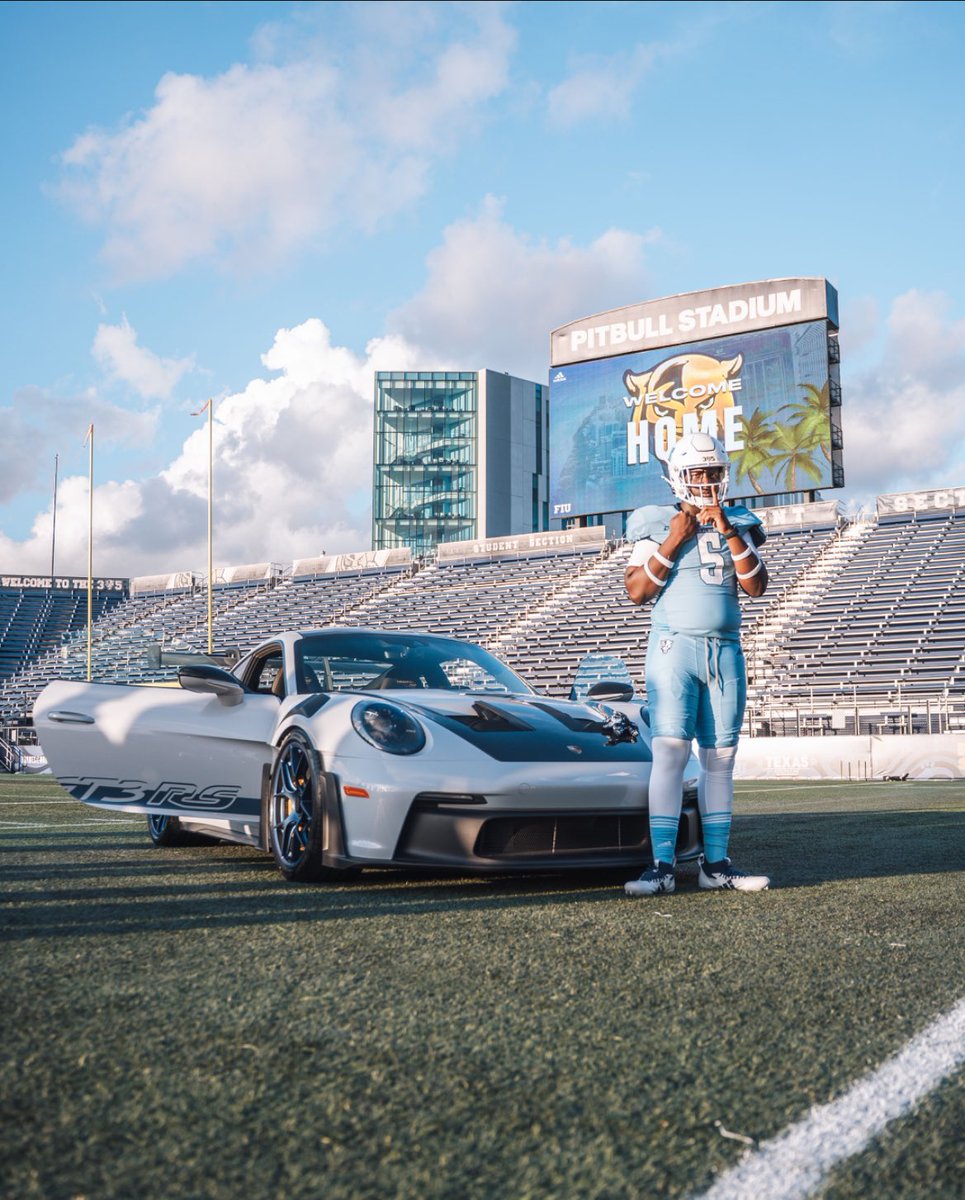 JudahDaniels98's tweet image. Amazing 1st visit at fiu Appreciate every coach involved hope to be back 🖤