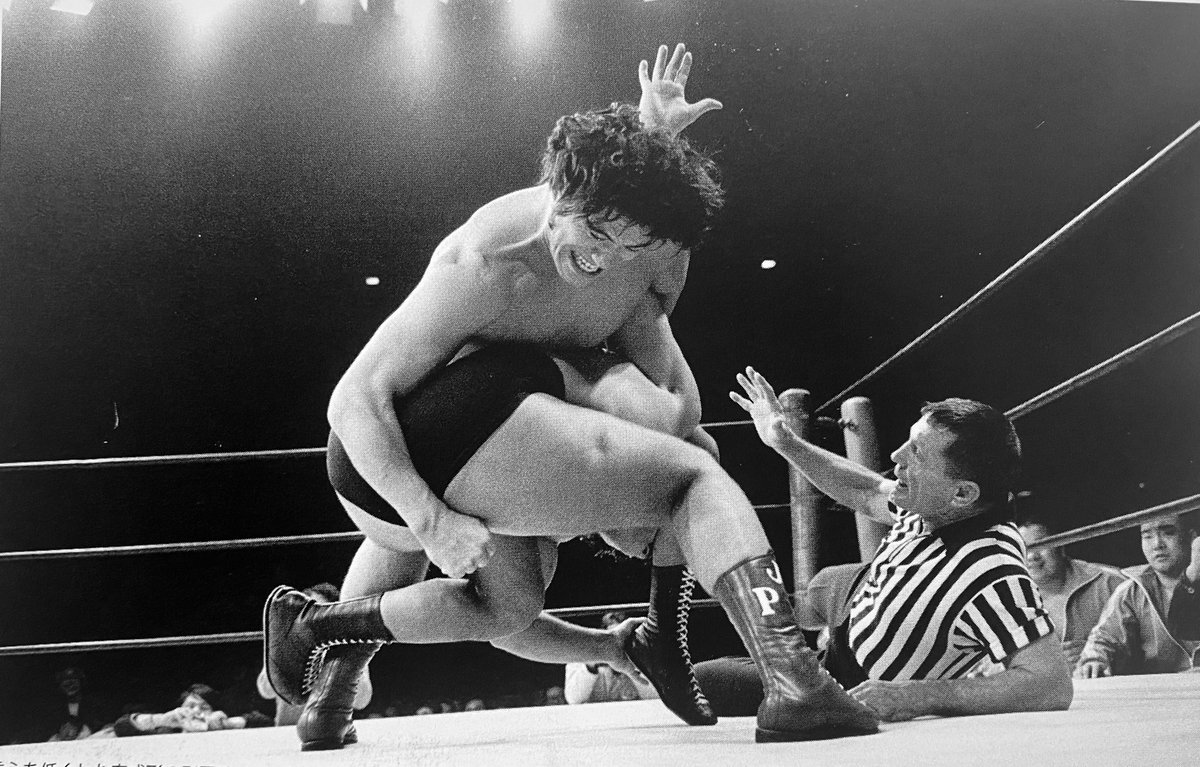 #猪木語録 「プロレスというのは芸術性が非常に強いんです。プロレスを美の世界と捉えればスポーツ芸術ということがいえるでしょう。要するに、相手と自分と、それから観客と、それらをどういう風に一体化させてしまうか。それは意識の上でこういうふうにしようと思ってできるもんじゃないですね（続く