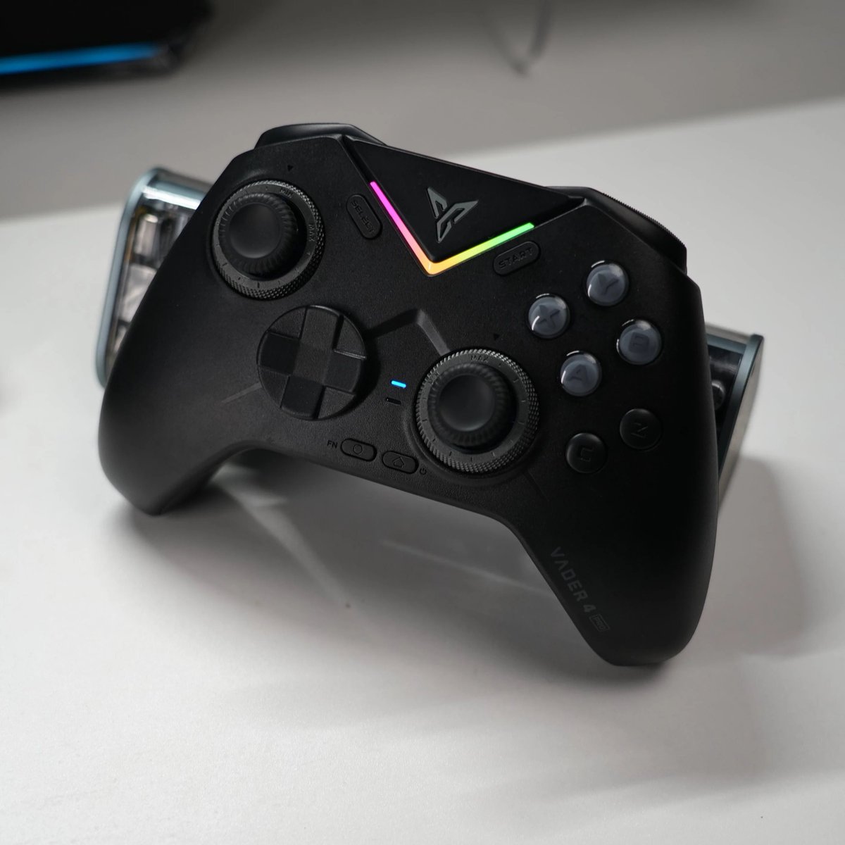 ᴘʀᴏᴍᴘᴛᴏᴡʏ 🤖 (@promptowy) on Twitter photo Ostatnio dotarł do mnie pad od <a href="/lowcychin/">LowcyChin.PL</a> 🎮
Do Xboxowego już nie wrócę i to chyba mówi wszystko.
lowcychin.pl/flydigi-vader-… Ostatnio dotarł do mnie pad od <a href="/lowcychin/">LowcyChin.PL</a> 🎮
Do Xboxowego już nie wrócę i to chyba mówi wszystko.
lowcychin.pl/flydigi-vader-…