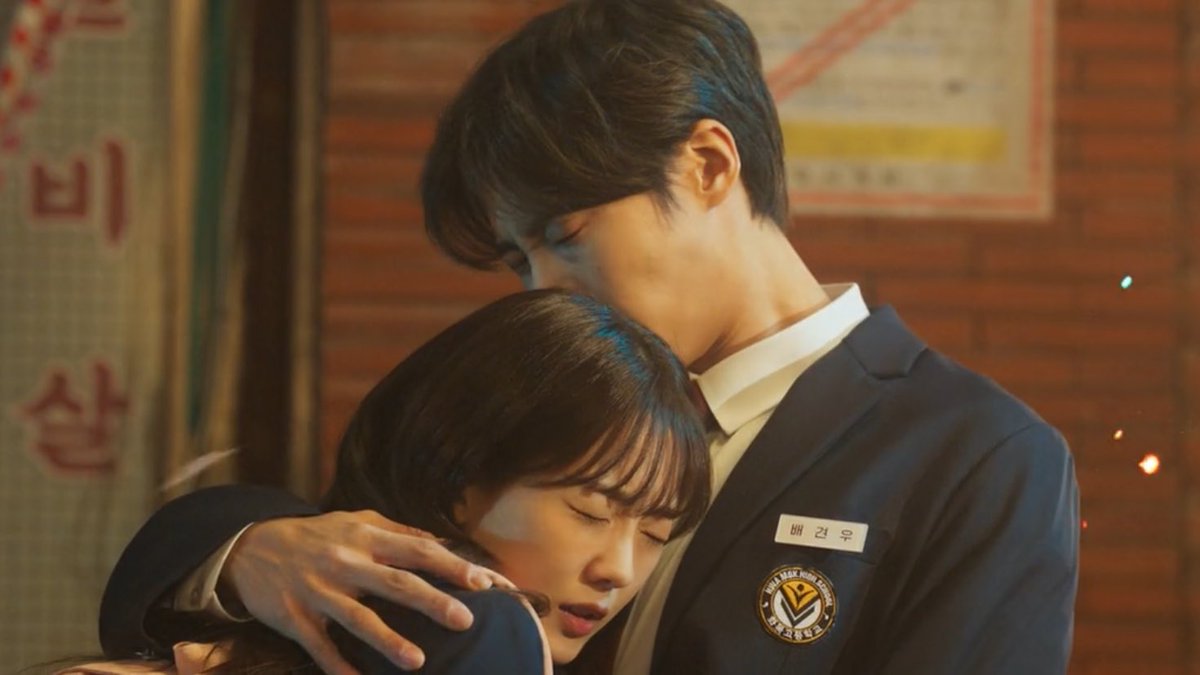 the cute bubbly female lead, the she fell first-he fell harder trope, the highschool romance, the male lead dying like it’s final destination and the female lead saving him..

#HeadOverHeels is giving lovely runner but with a different fresh storyline and i’m soo here for it!