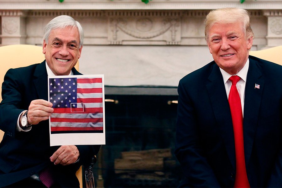 La derecha contra los inmigrantes ruge como león, pero le tiembla la pera cuando se trata de EEUU. Son unos cobardes que nacieron de rodillas y son capaces de todo por congraciarse con EEUU., al punto de humillar la bandera chilena. Fascistas cobardes y antipatriotas.