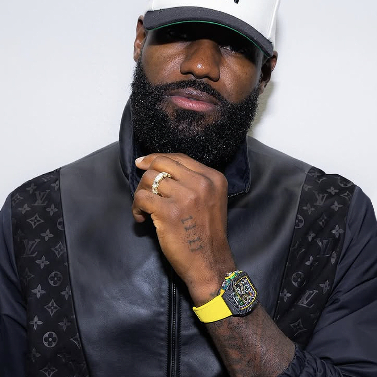 OnRallyRd's tweet image. LeBron James unveiled his new collab w/ luxury watchmaker Richard Mille, a limited run 65-01.
→ 150 pieces total
→ Lakers inspired design
→ $450,000 rumored retail price
LBJ is the most recent RM athlete, following Bubba Watson, Lewis Hamilton, Rafael Nadal, amongst others.