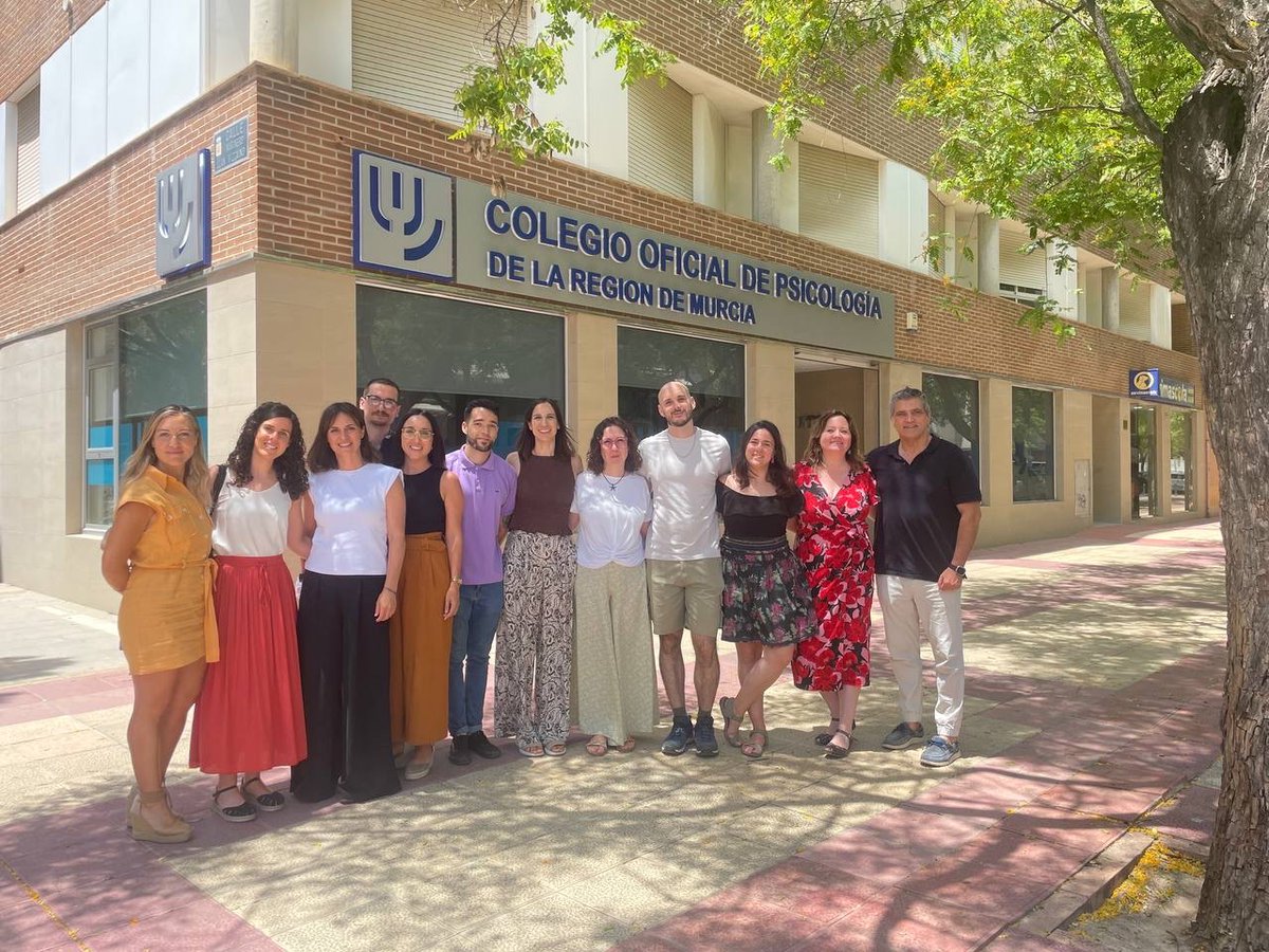 El  Grupo de Trabajo de Psicología en Terapias Contextuales ha celebrado en la sede del COPRM, una jornada, como cierre del curso, en la que compañeros de dicho Grupo han realizado exposiciones relacionadas con las terapias contextuales.