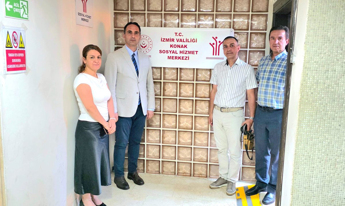 izmirASHM's tweet photo. İl Müdürümüz Melih KELEŞ, Konak Sosyal Hizmet Merkezi’ni ziyaret etti.
Ziyaret kapsamında yürütülen çalışmalar, hizmet süreçleri ve merkez personelinden bilgi alındı. İl Müdürümüz, özverili çalışmalarından dolayı tüm personele teşekkür ederek kolaylıklar diledi.
@tcailesosyal 
@izmirvaliligi