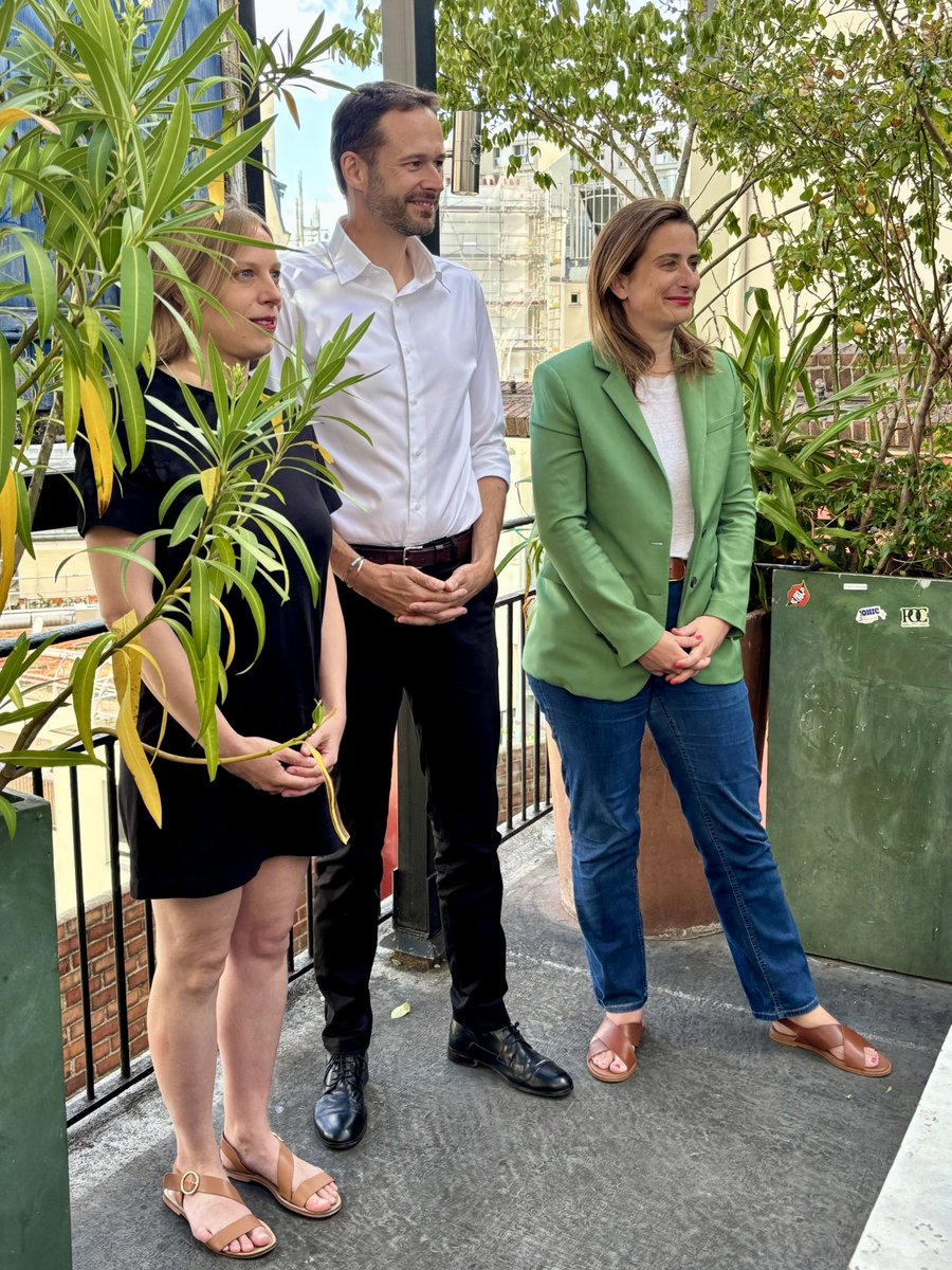 Antoine Oberdorff (@a_oberdorff) on Twitter photo « Il nây a pas dâautomaticitĂ© Ă avoir une tĂȘte de liste socialiste aux municipales Ă Paris » : depuis la Bellevilloise oĂč il lance sa campagne, le candidat Ă©cologiste <a href="/David_Belliard/">David Belliard</a> glisse une carte postale au PS et se pose en force motrice de lâunion de la gauche. <a href="/lopinion_fr/">l'Opinion</a> « Il nây a pas dâautomaticitĂ© Ă avoir une tĂȘte de liste socialiste aux municipales Ă Paris » : depuis la Bellevilloise oĂč il lance sa campagne, le candidat Ă©cologiste <a href="/David_Belliard/">David Belliard</a> glisse une carte postale au PS et se pose en force motrice de lâunion de la gauche. <a href="/lopinion_fr/">l'Opinion</a>