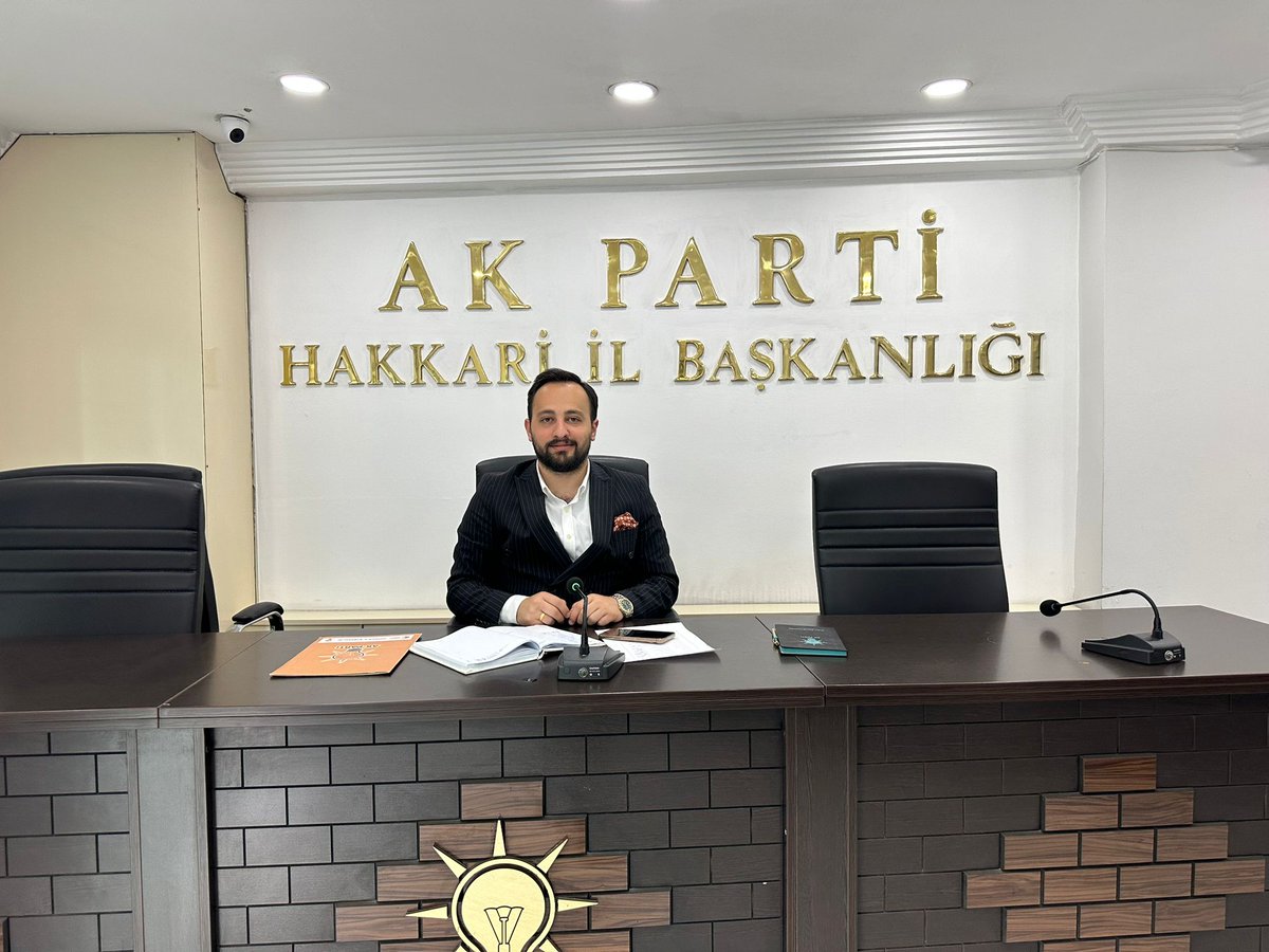 AkGencHakkari's tweet photo. 📍Hakkari

AK Parti Hakkari İl Gençlik Kolları Başkanımız Sayın @yrizgarozdemir Başkanlığında; Haftalık Yürütme Kurulu Toplantımızı icra ettik.

İlk günkü aşkla, #HakkariAkGençlik olarak çalışmalarımıza hız kesmeden Allah'ın izniyle devam ediyoruz.

Toplantımız hayırlı olsun. https://t.co/hOJyNHo2Ap