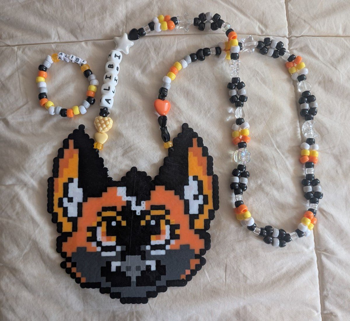Fursona perler badges 🌈
Open for commission 

Badge + Beaded Lanyard: 45 🇺🇲 (or 60 🇨🇦 e-transfer only) +shipping 

2-3 week turn around