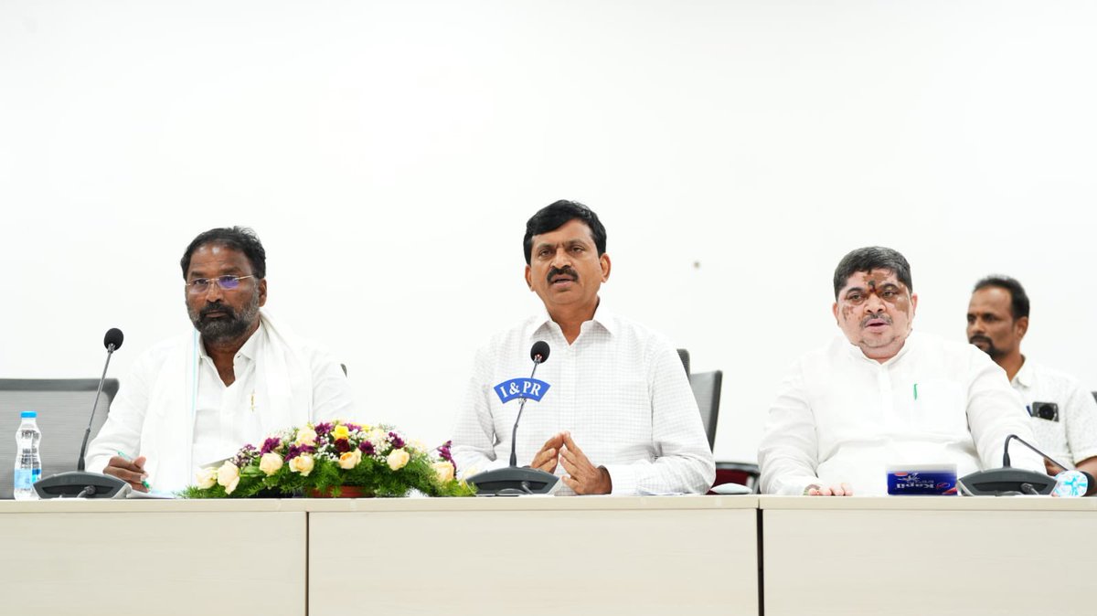 NewsMeter (@newsmeter_in) on Twitter photo #Hyderabad---
#TelanganaCabinet Decisions--
#RythuBharosa Vijayotsava Sabha tomorrow at 4 pm.
Scheme concludes with statewide celebrations in mandals & villages.
All ministers to attend.
Cabinet approves Regional Ring Road (RRR) from #Choutuppal to #Sangareddy. #Hyderabad---
#TelanganaCabinet Decisions--
#RythuBharosa Vijayotsava Sabha tomorrow at 4 pm.
Scheme concludes with statewide celebrations in mandals & villages.
All ministers to attend.
Cabinet approves Regional Ring Road (RRR) from #Choutuppal to #Sangareddy.