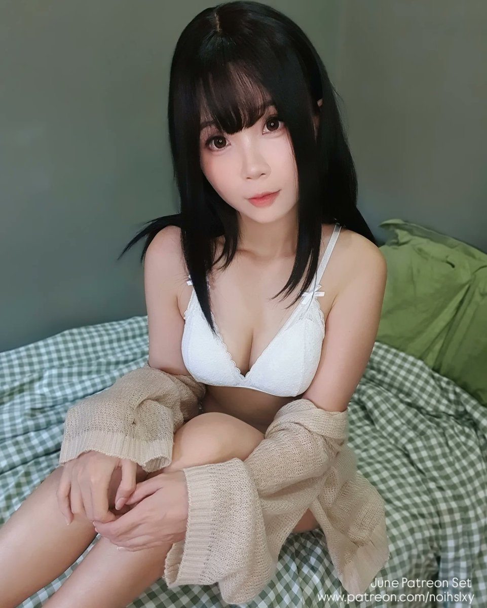 六月set更新(12张) June set updated~~
Become a patron to get the album😊(12 pics)