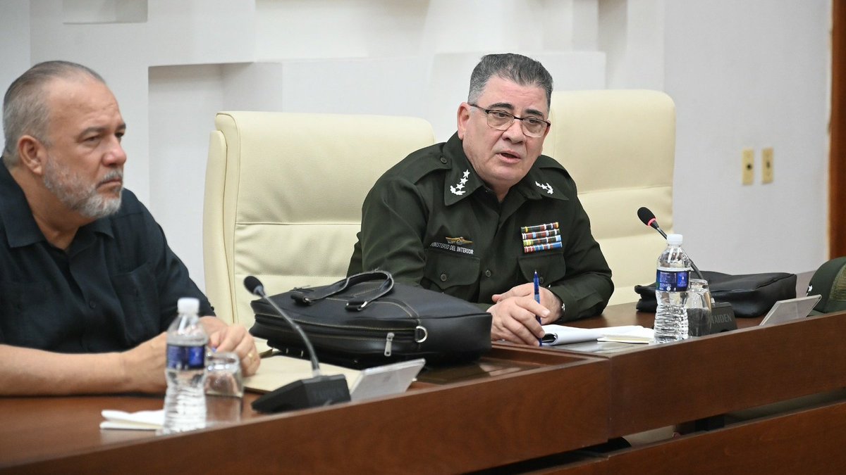 Díaz-Canel indicó dar seguimiento a todo lo visto en la edición pasada del Ejercicio Nacional contra el delito, continuar el trabajo desde el Partido; aprovechar las experiencias en la articulación e integración de las fuerzas con que cuenta el país #CubaSegura