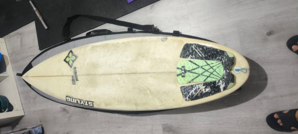 Se vende 100€ #segundamano Tabla surf Styling Kike Panera 5'11'' + info en surfmarket.org/es/segunda-man… #galicia #surfmarket