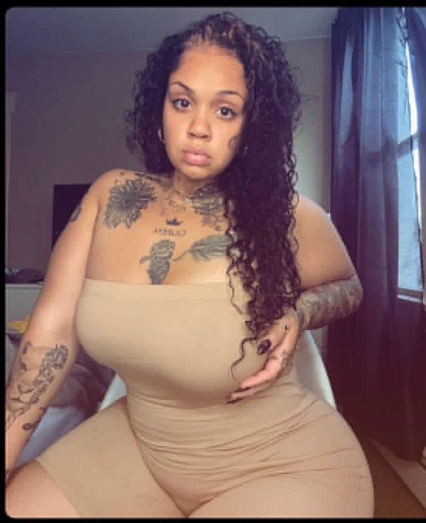Evans56161357's tweet photo. Dommes, feel your power. 👑
I know how tough it is starting out—been there.
So here’s your boost:
💖 Like
🔁 RT
💬 Drop your handle
DM me &amp; I’ll send some subs/piggies your way.
Let’s rise together. No gatekeeping. 💸 https://t.co/bx9iyKFHQ6