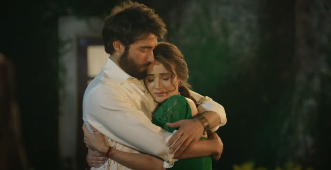 IvaNa_1478's tweet photo. ¡FIN! Final feliz como #vicandro merecia... reencuentro entre Victoria y Alejandro, encontraron a su hija Lupita y boda religiosa 😍 @Kimy2Ramos @rodrigoguiraook !!! Increible trabajo y espero verlos trabajar juntos en un nuevo proyecto. LOS AMO ❤️❤️❤️

#MeAtrevoAAmarte https://t.co/83dO6VwOdd