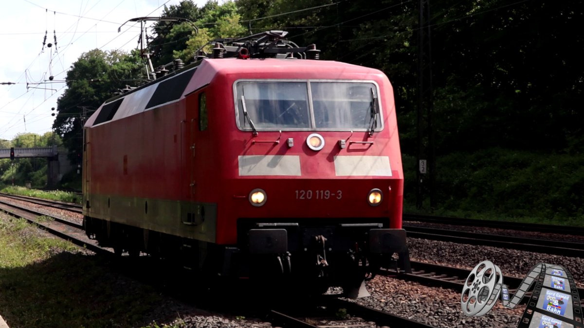 Gerd_N_Bahner's tweet photo. Von der #Bahnlogistik24 Gmbh die
#BR120 119-3 als #LZFahrt

Die BR120 gilt als erste in Serie gefertigte #DrehstromLok im Hochleistungsbereich

Link zum Video -> https://t.co/aCaoxkeAiI

#trainspotting #zuggucken #eisenbahn #bahn #train #freighttrain #cargo #güterzug https://t.co/XSuhlBxBXS