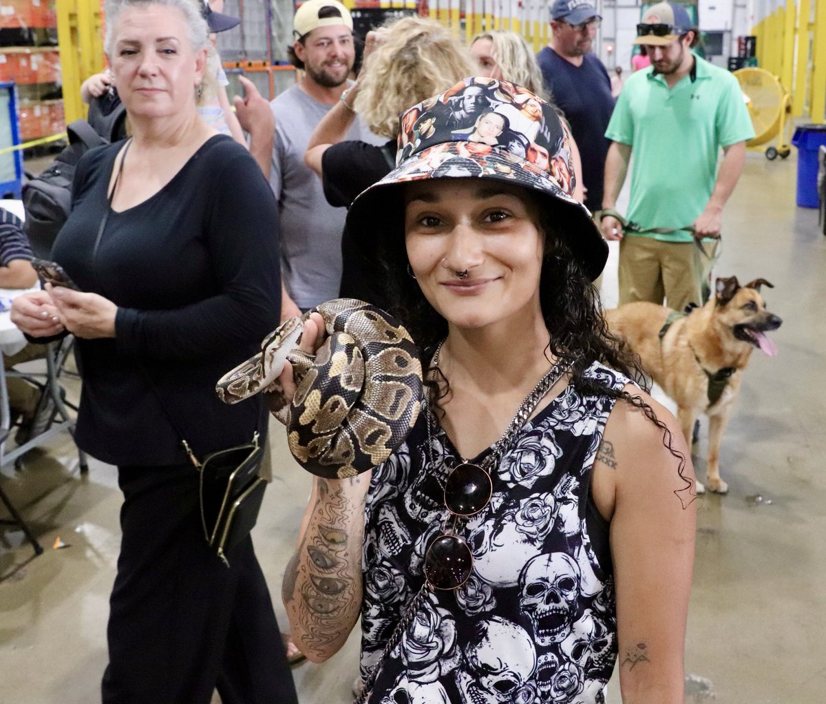 LOCAL444UNIFOR's tweet image. Local 444 VP Steve Morgan dropped by the CPK Family BBQ, where a dunk tank wager between Chair Melissa & HR’s Brittany raised $4,000 for The Soup Shack! 🥫
Brittany took the plunge 😅
Dogs, kids—even a snake showed up! 🐍
#uni444family #LocalProud #SolidarityInAction