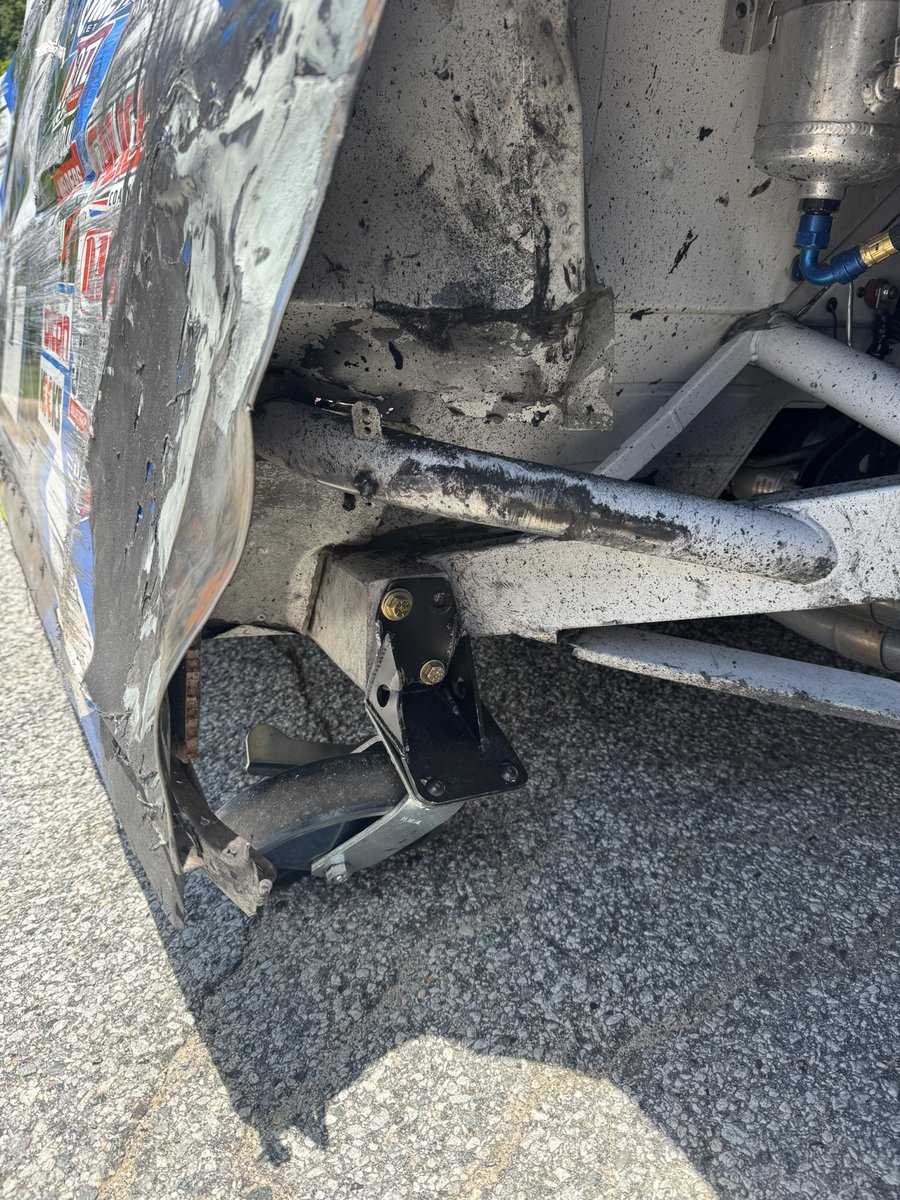 joshreaume's tweet image. Broken caster in 100 degree weather = priceless