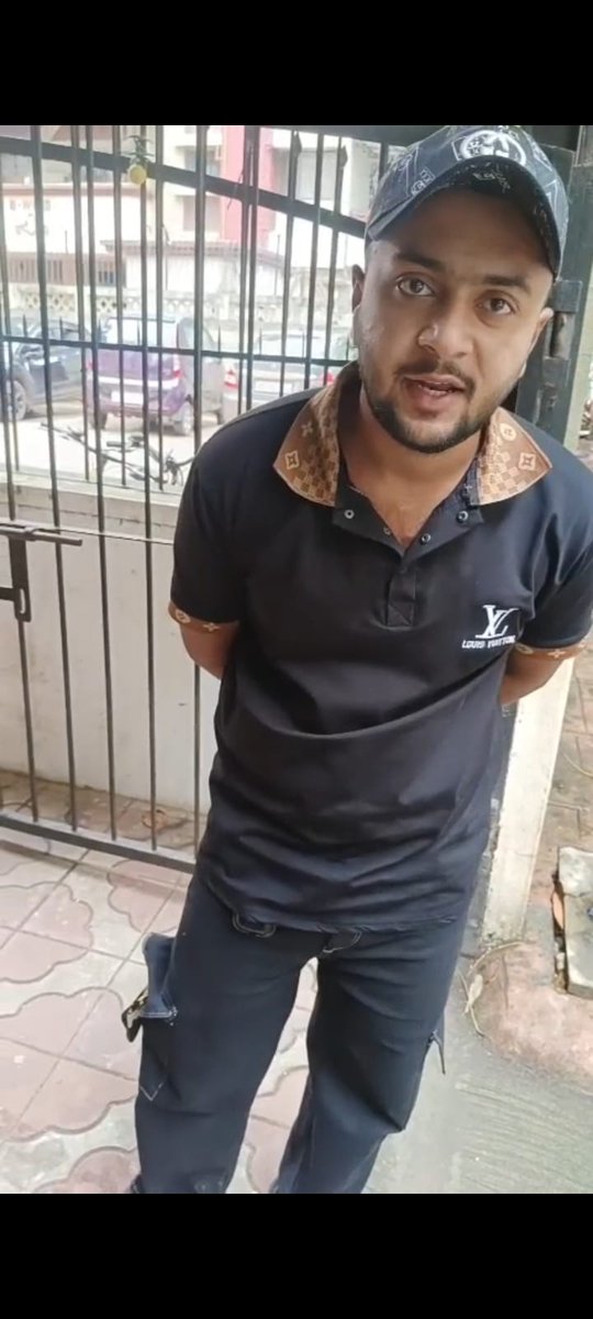 irfanansarionl9's tweet photo. @DMIFinance @GooglePayIndia @RBI @MBVVPOLICE My loan ending 8344. Today DMI recovery goons visited my home, BEAT me, defamed me, &amp; leaked my loan details to my third party. I have video proof. I demand agent/agency termination, apology &amp; legal action. Please help @MBVVPOLICE https://t.co/Y1Au007X70
