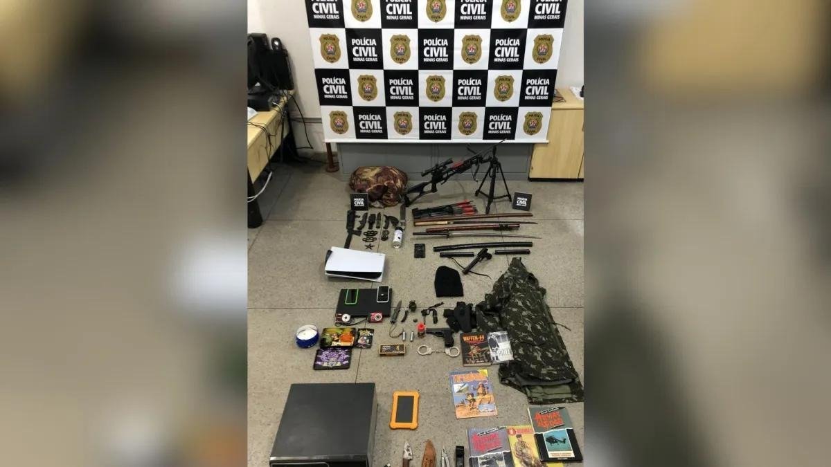 📢 Operação da Polícia Civil prende cinco jovens pertencentes a uma célula nazista em São Paulo e Minas Gerais.

Foram encontrados armas brancas, itens com temática nazista e até material de pornografia infantil.

A organização criminosa atuava dentro e fora da internet,