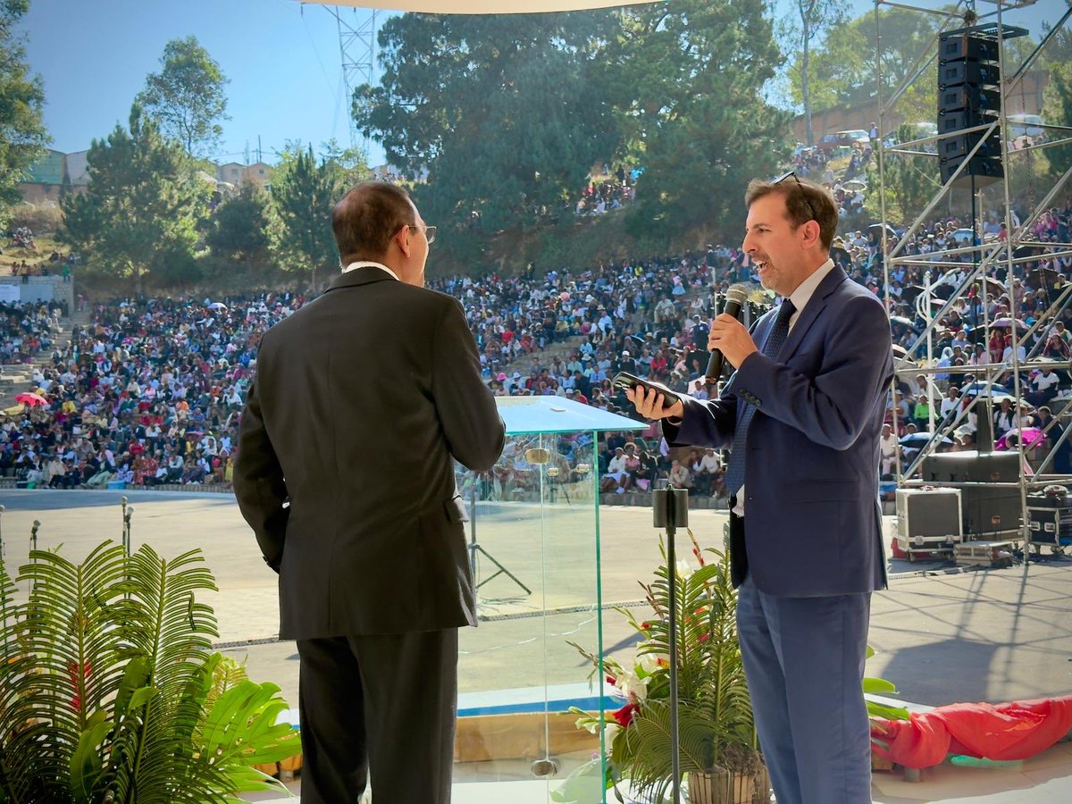 Spoke (with interpreter) over the weekend to 5-10 K people in Antananarivo, Madagascar on the importance of Nutrition, Exercise, Fresh Water, Sunlight, Temperance, Air, Rest, and Trust with John Shin, MD. With Loma Linda’s Global Health Initiative. 

Bringing machines and medical