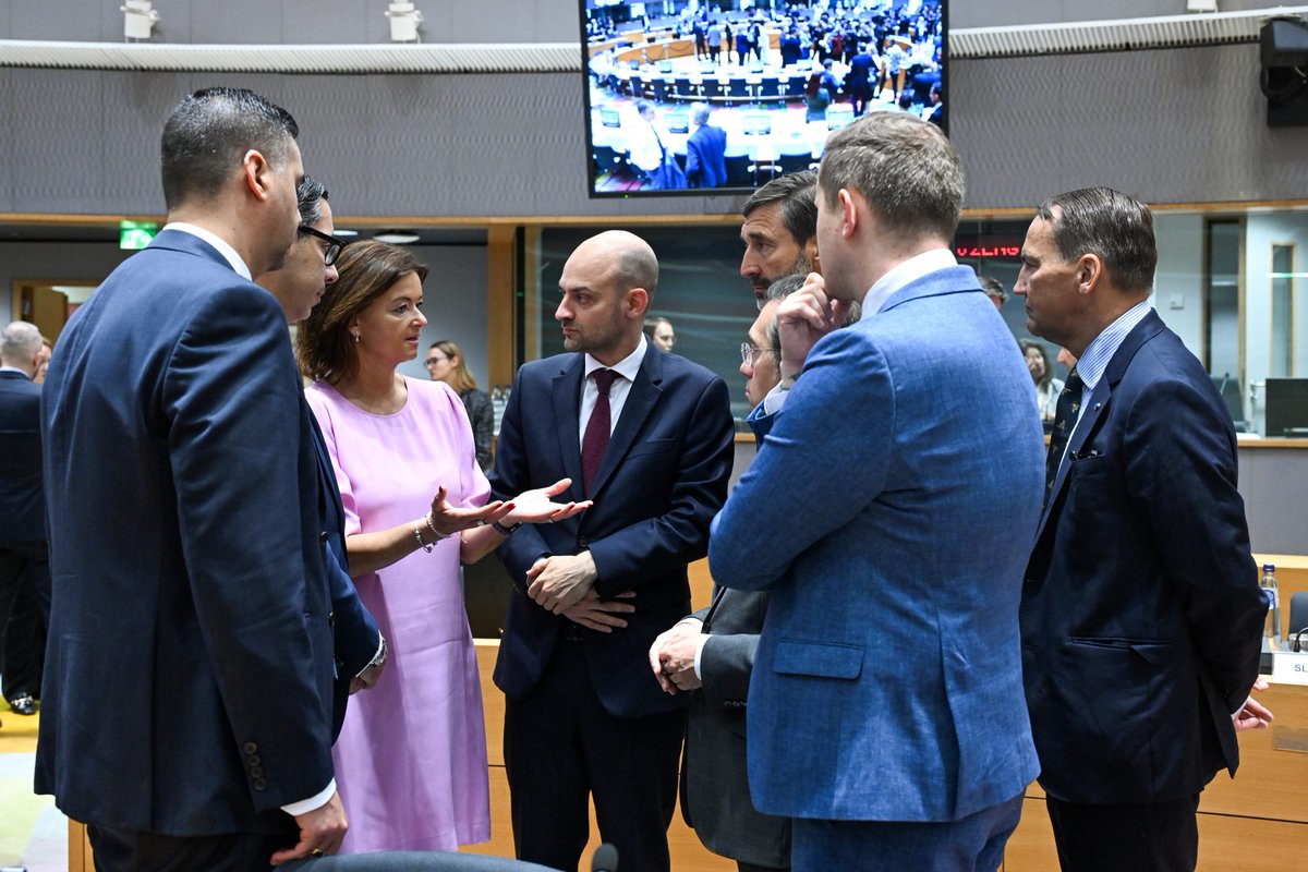 MFTMalta's tweet image. During today's EU Foreign Affairs Council, @DeputyPMIanBorg encouraged international mediatory efforts to avoid regional spillover of the Israel-Iran escalation.
gov.mt/en/Government/…