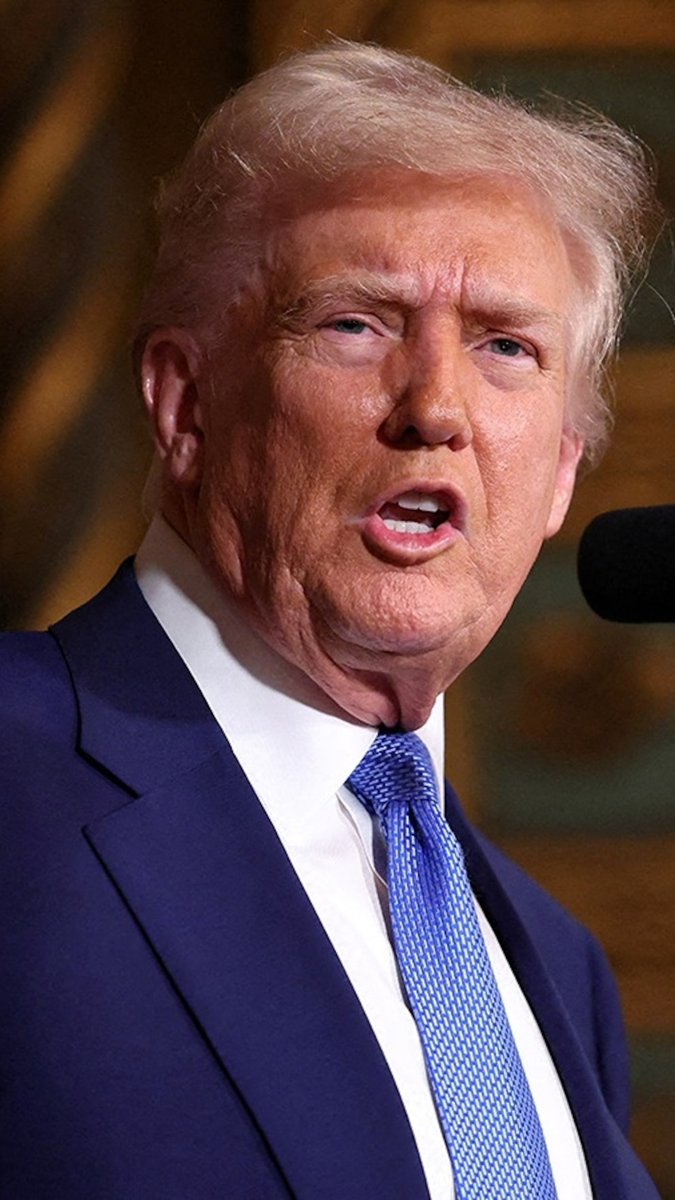 RuhidaPTIPK's tweet image. Who is braver? 

Trump or Khamenei????