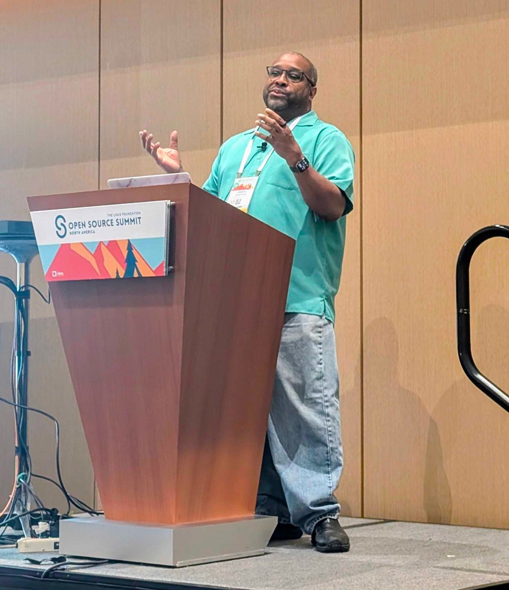 CDeliveryFdn's tweet image. Dadisi Sanyika, Governing Board Chair of the CD Foundation, kicks off the 6th annual #cdCon at #OSSummit! 🎉