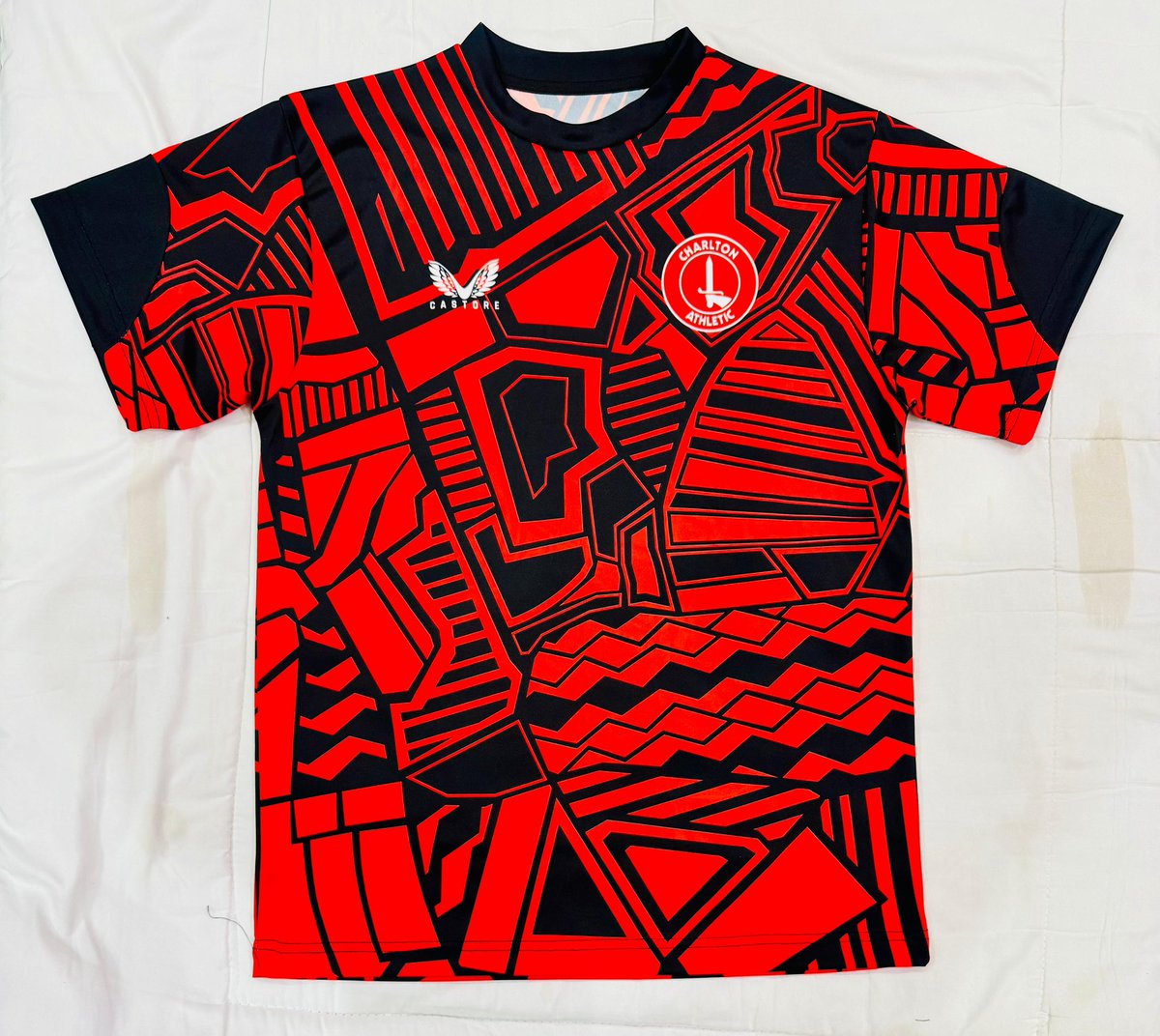 Redrobinsretro1's tweet photo. ‼️AVAILABLE NOW‼️

Available now to order @ https://t.co/RtOJZm7EGy

2025 Training Kit 🔥 

Limited Edition - 100 available 

Kids sizes available ✅ 

Size guide below ⬇️ 

To win a random shirt from us free

• Repost 🔄

• Follow us ❤️

#CAFC https://t.co/oPyw1t1eKS