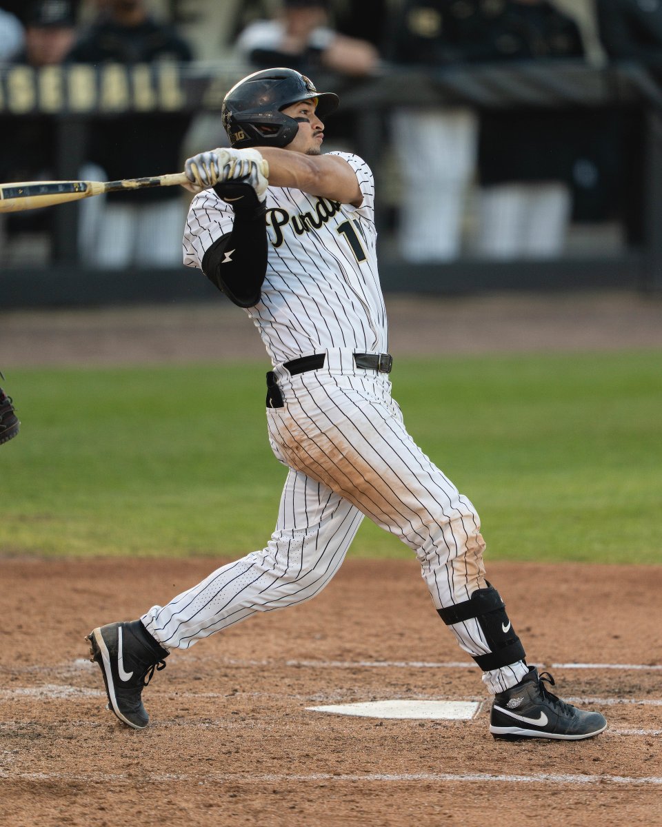 PurdueBaseball's tweet image. Twice the Fun with a pair of 2-Run Homers 🚀🚀 

In consecutive at-bats Sunday, @DecelloSergio connected for 2-Run HRs in the 3rd &amp;amp; 5th innings of a @Mill_Rats Win. #BoilerUp #SummerBall

🔥 4 HR, 11 RBI in last 6 Games for Serg